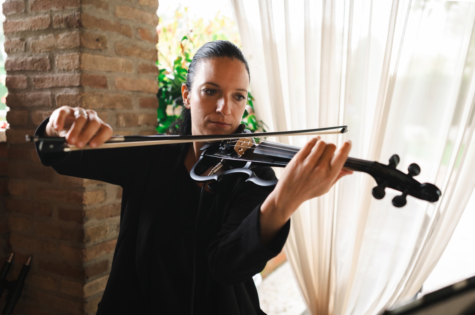 Biografia Silvia Maffeis black violin 2